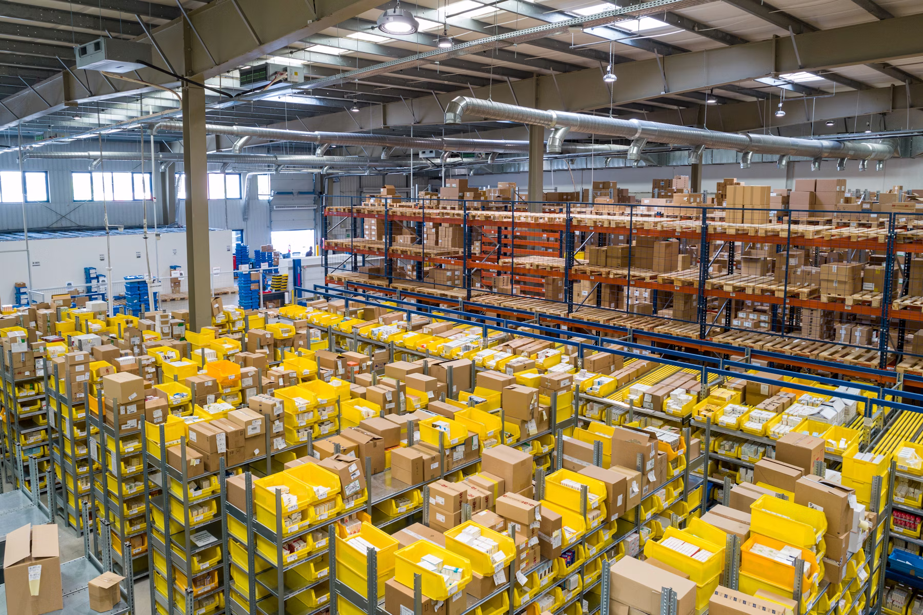 Warehouse storage with cartons and pallets